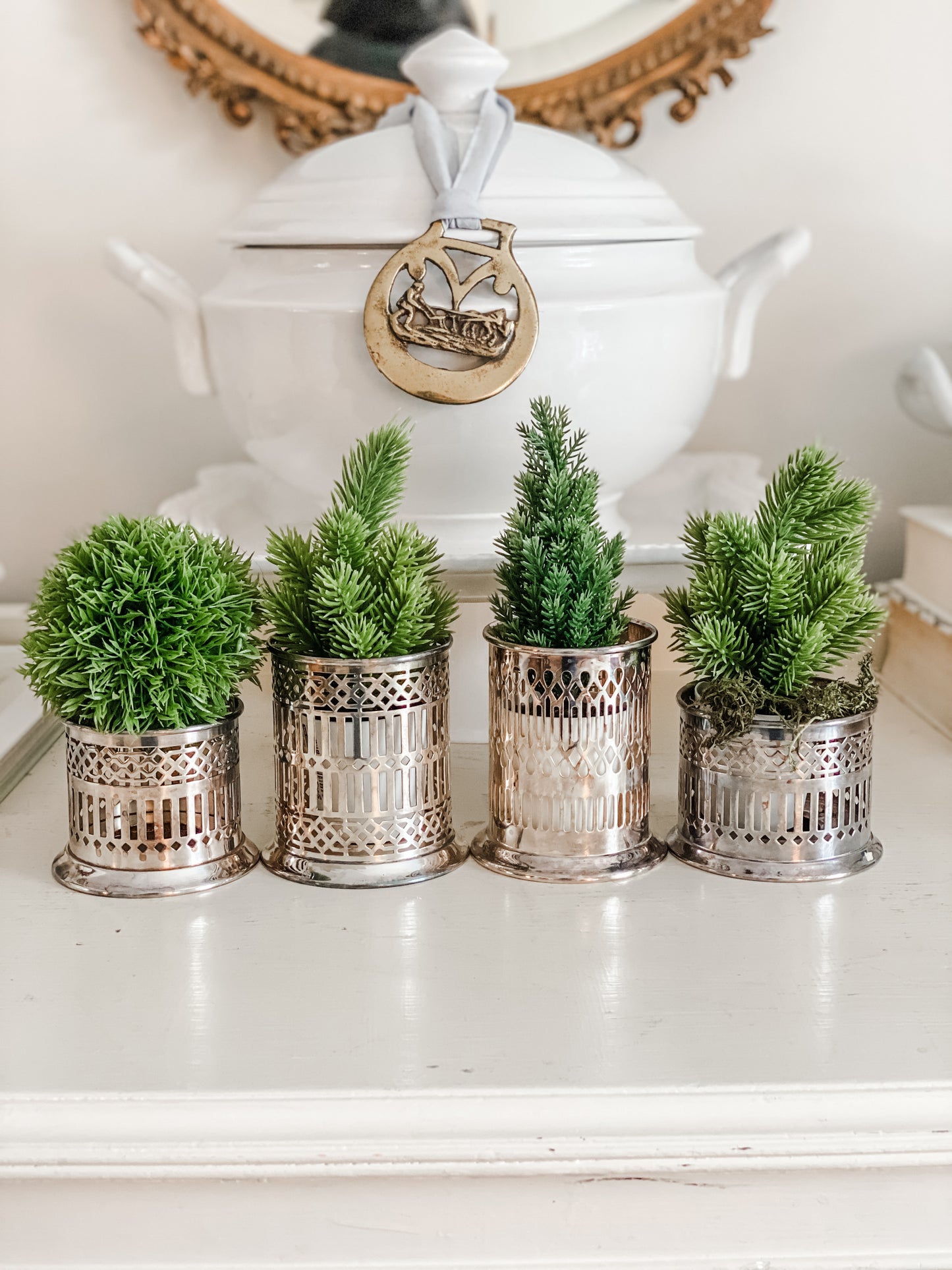 Excellent Deal - Set of Four Bottle Holders – Reticulated Detailing, Excellent Condition