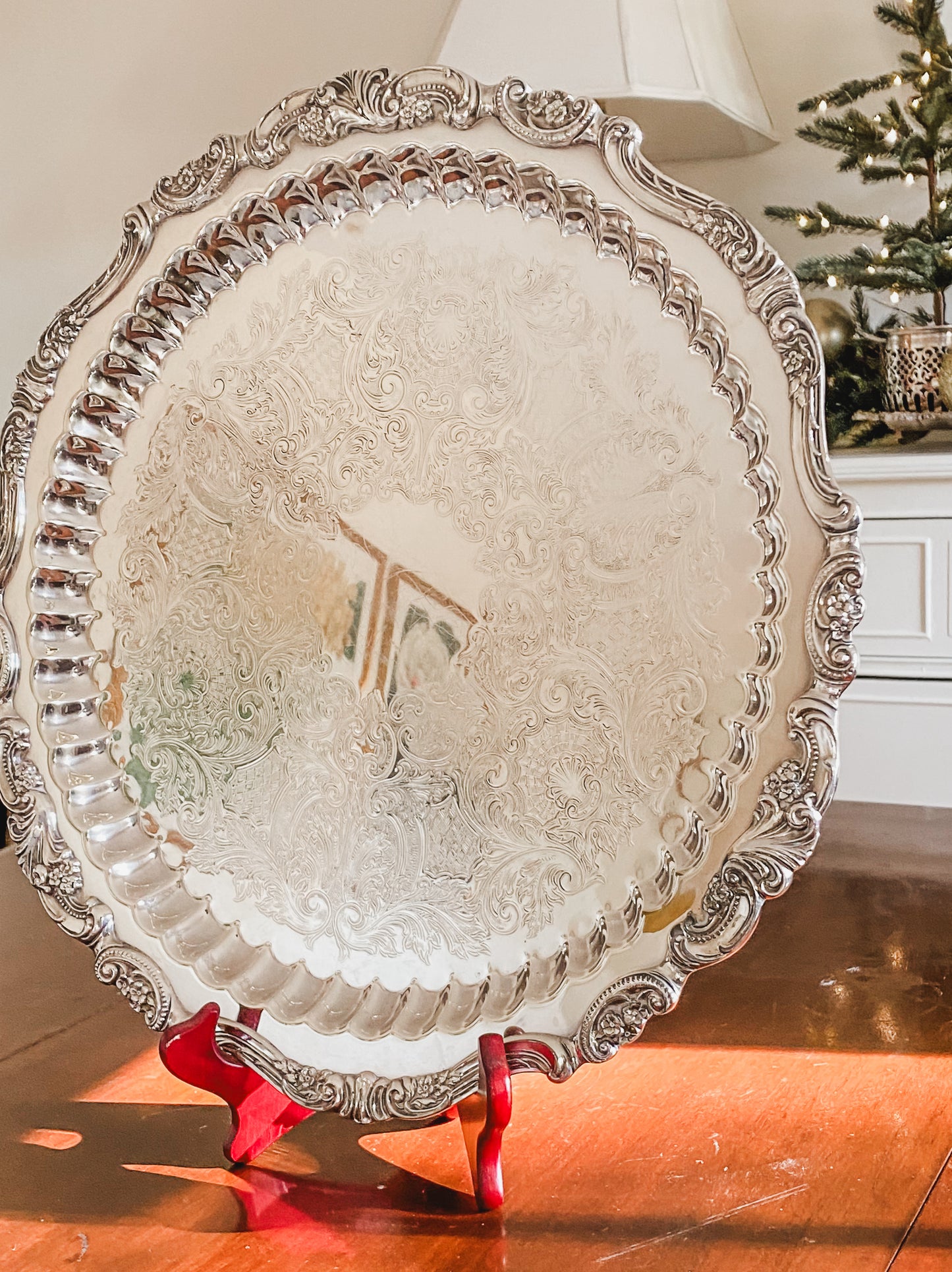 Set of 2 Exquisitely Detailed Baroque Trays