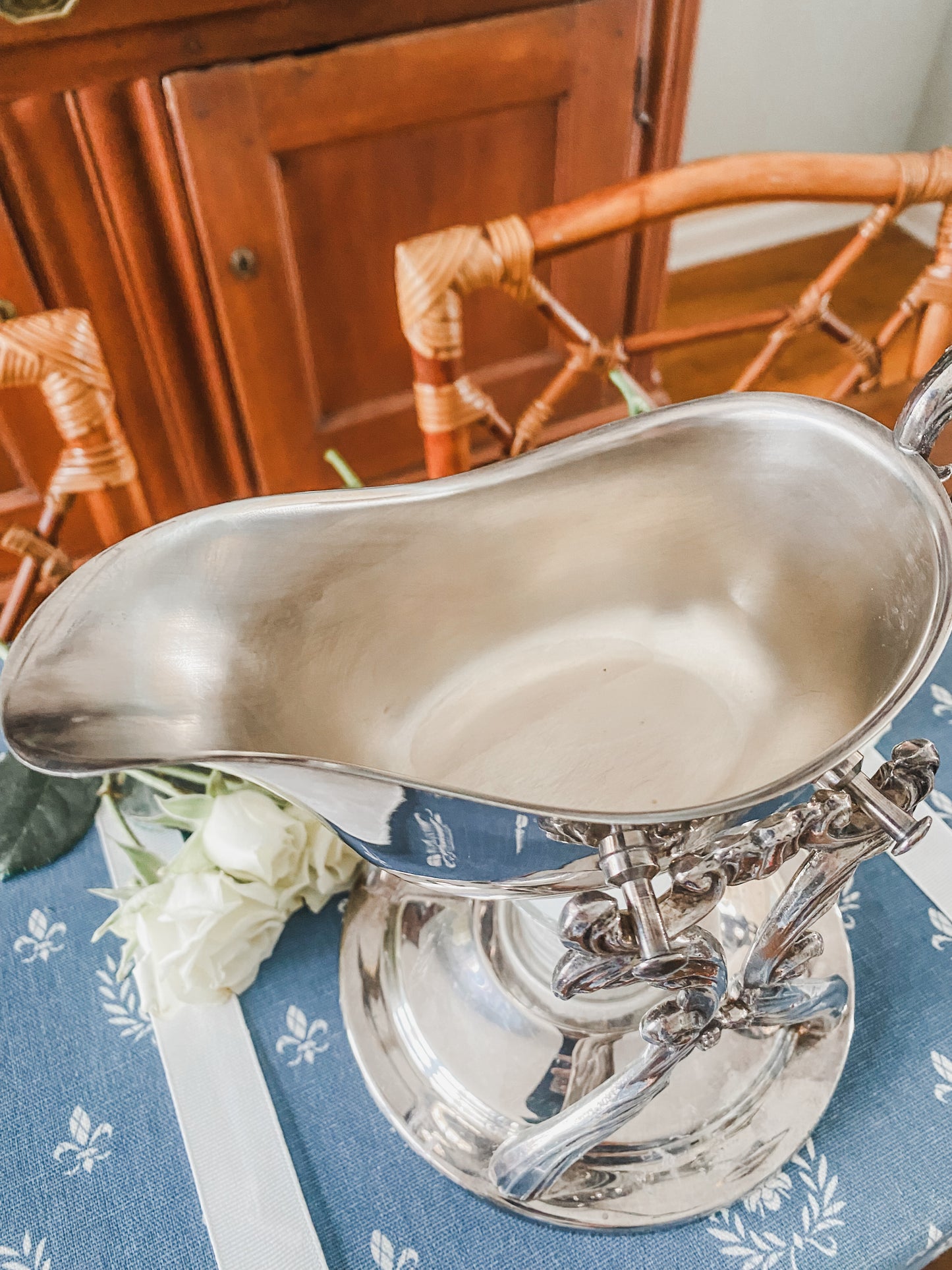 Lovely Vintage FB Rogers Tilting Gravy Boat with Warming Stand – Functional & Beautiful