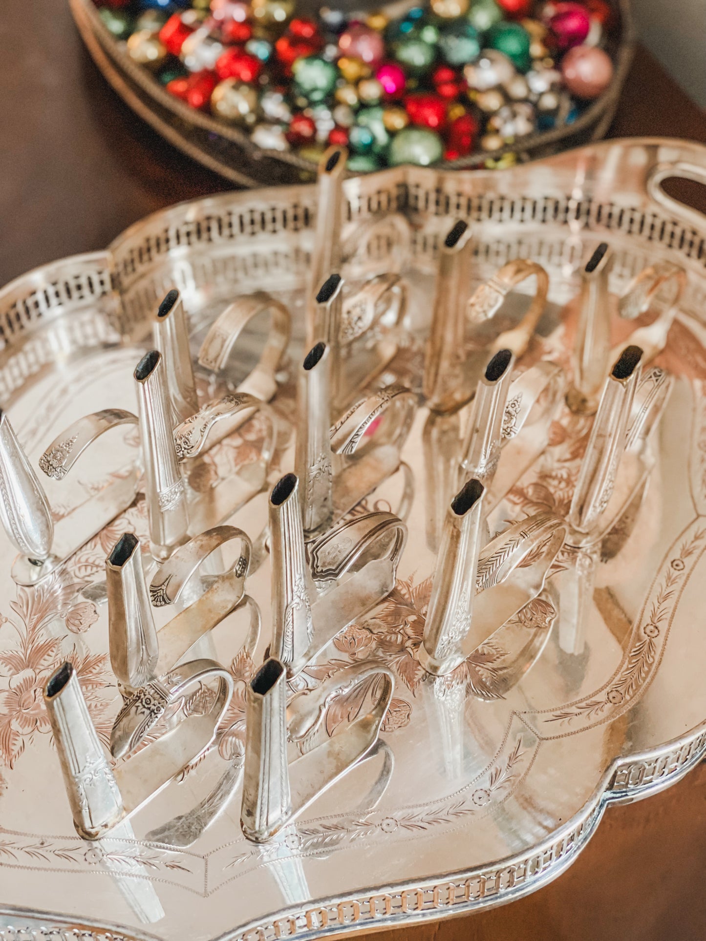 Set of 15 Vintage Napkin Rings with Miniature Vases – A Tabletop Treasure