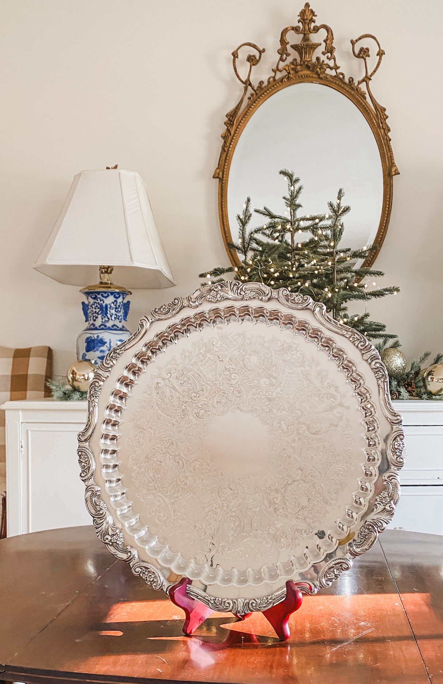 Set of 2 Exquisitely Detailed Baroque Trays