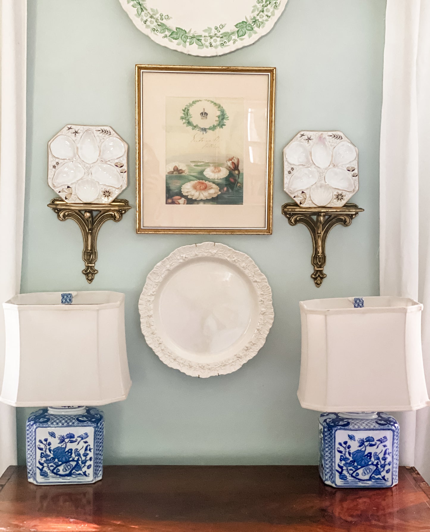 Black and Gold Antique Oyster Plate with Pink Toned Wells