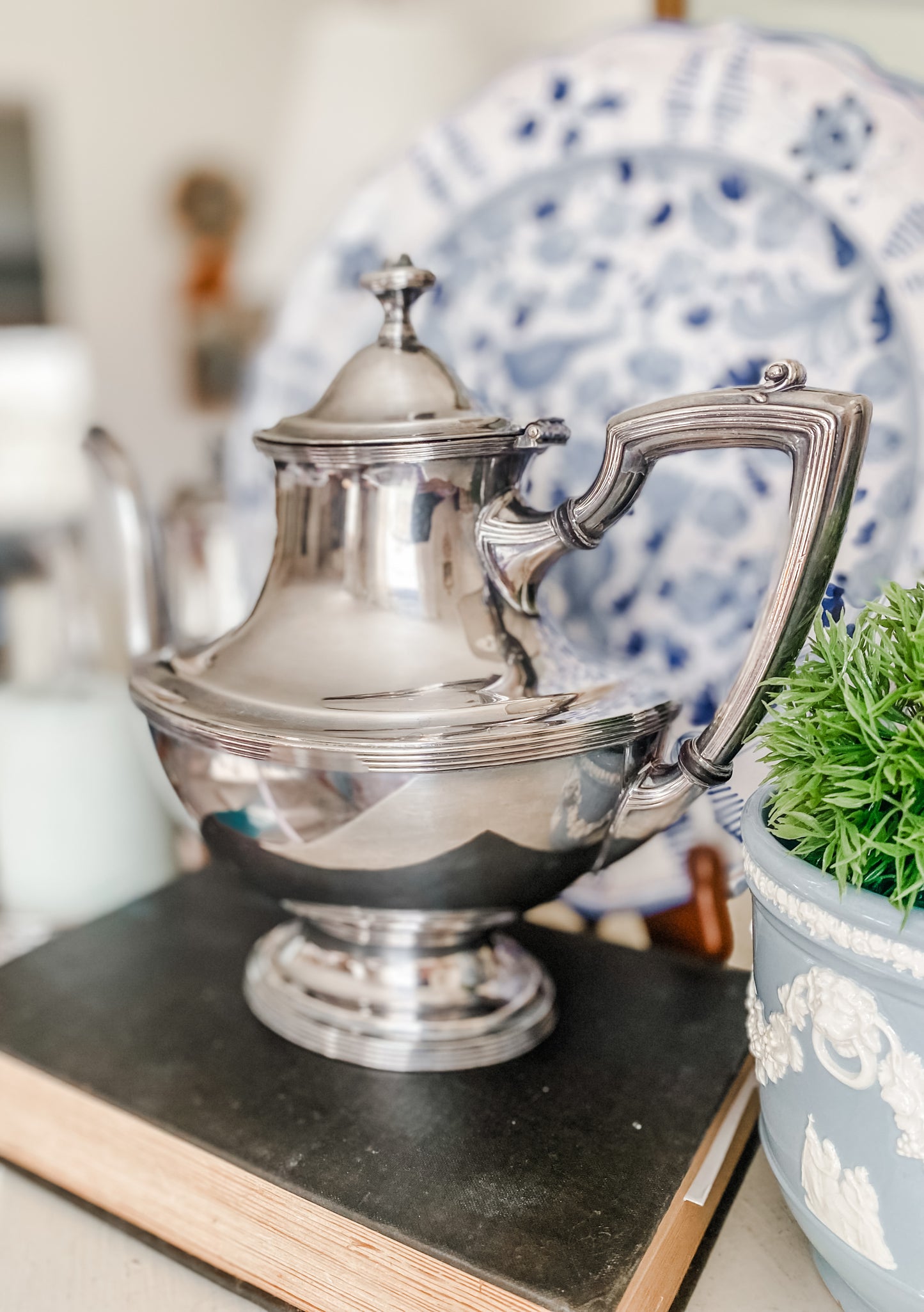 Graceful Early 20th Century Teapot