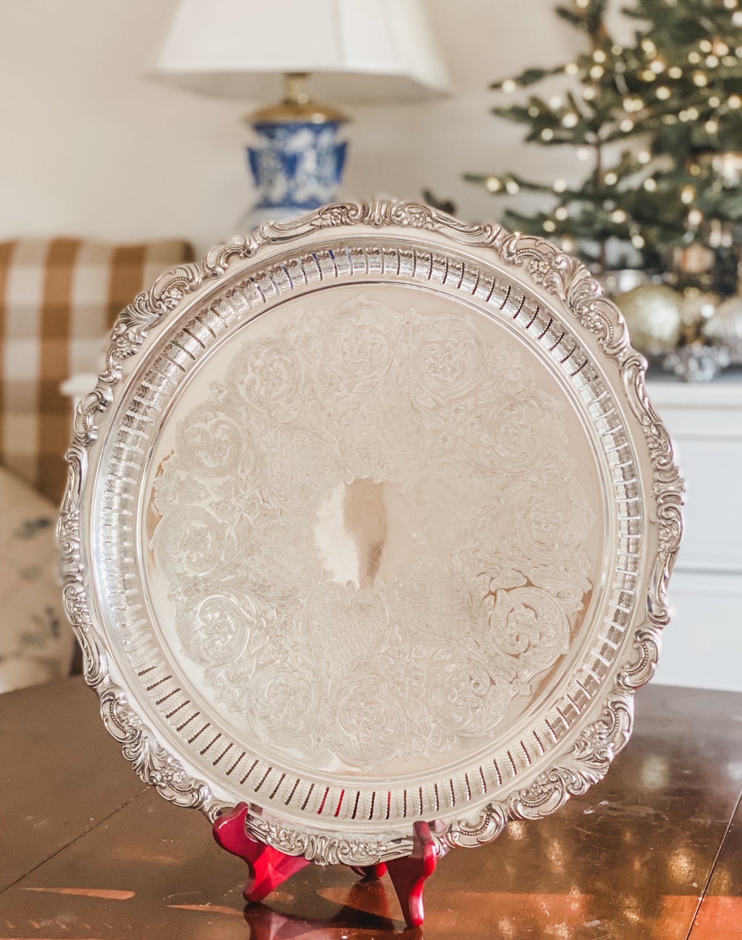 Set of 2 Exquisitely Detailed Baroque Trays