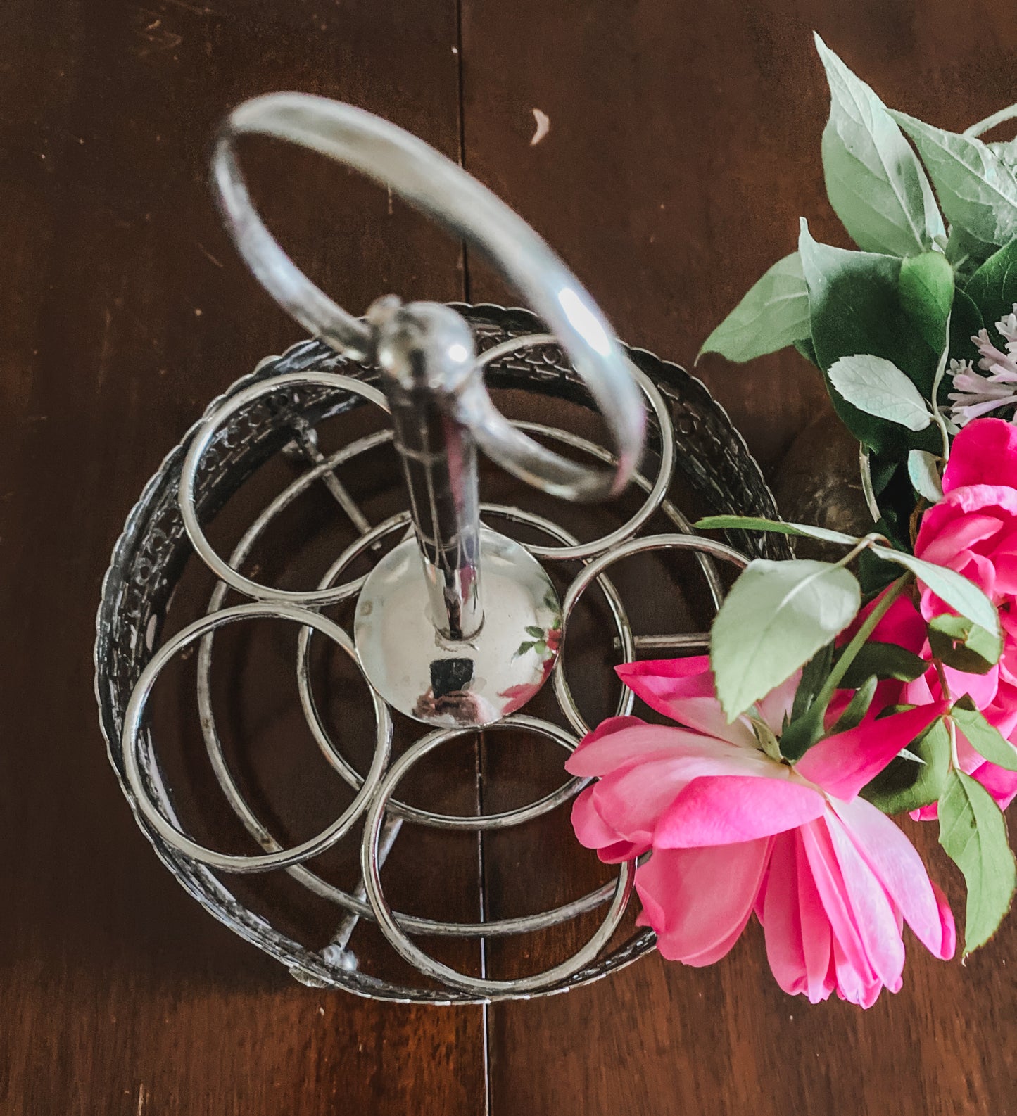 Scalloped Edge Caddy Centerpiece