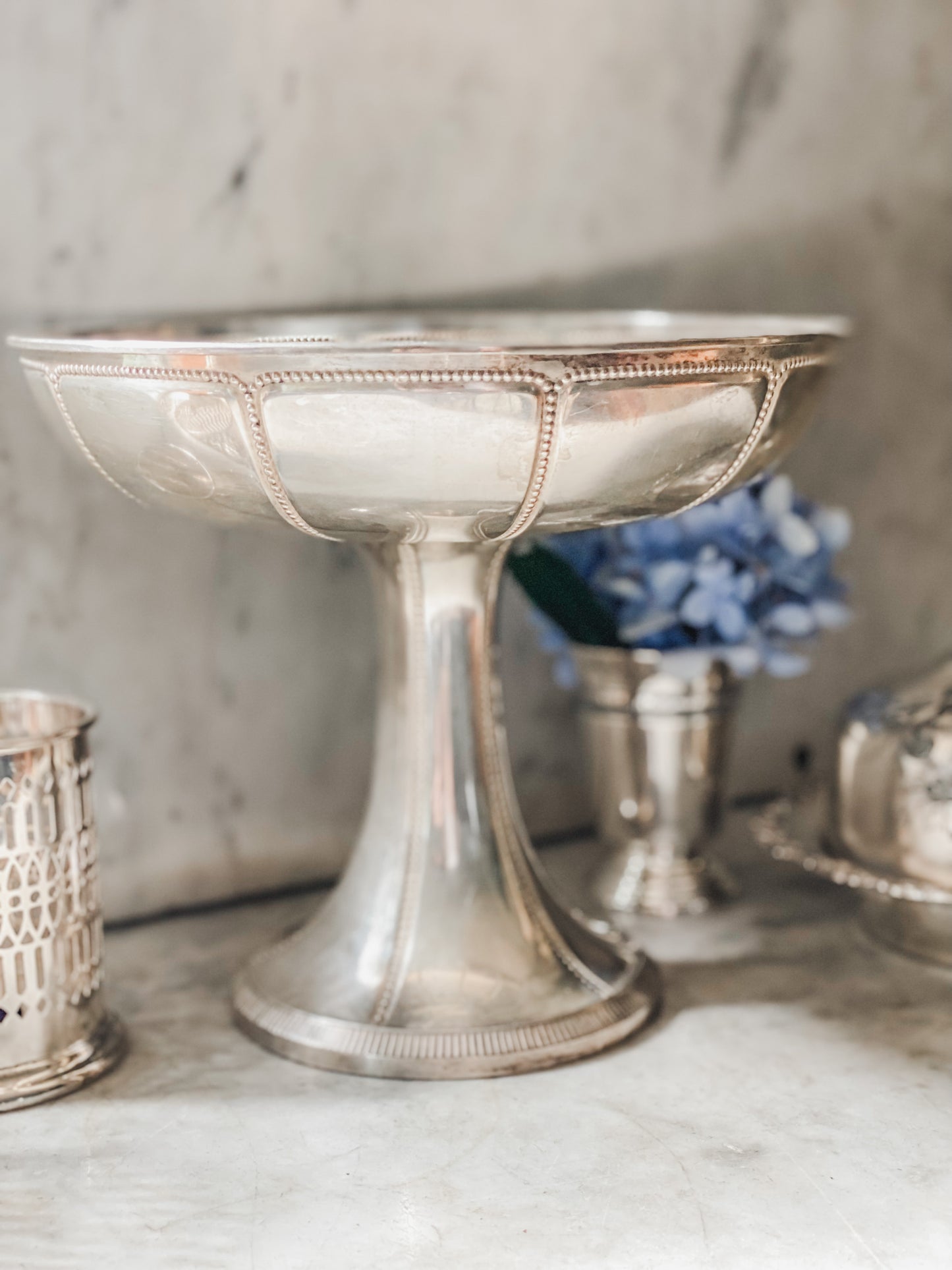 Beaded Detailed Centerpiece Pedestal