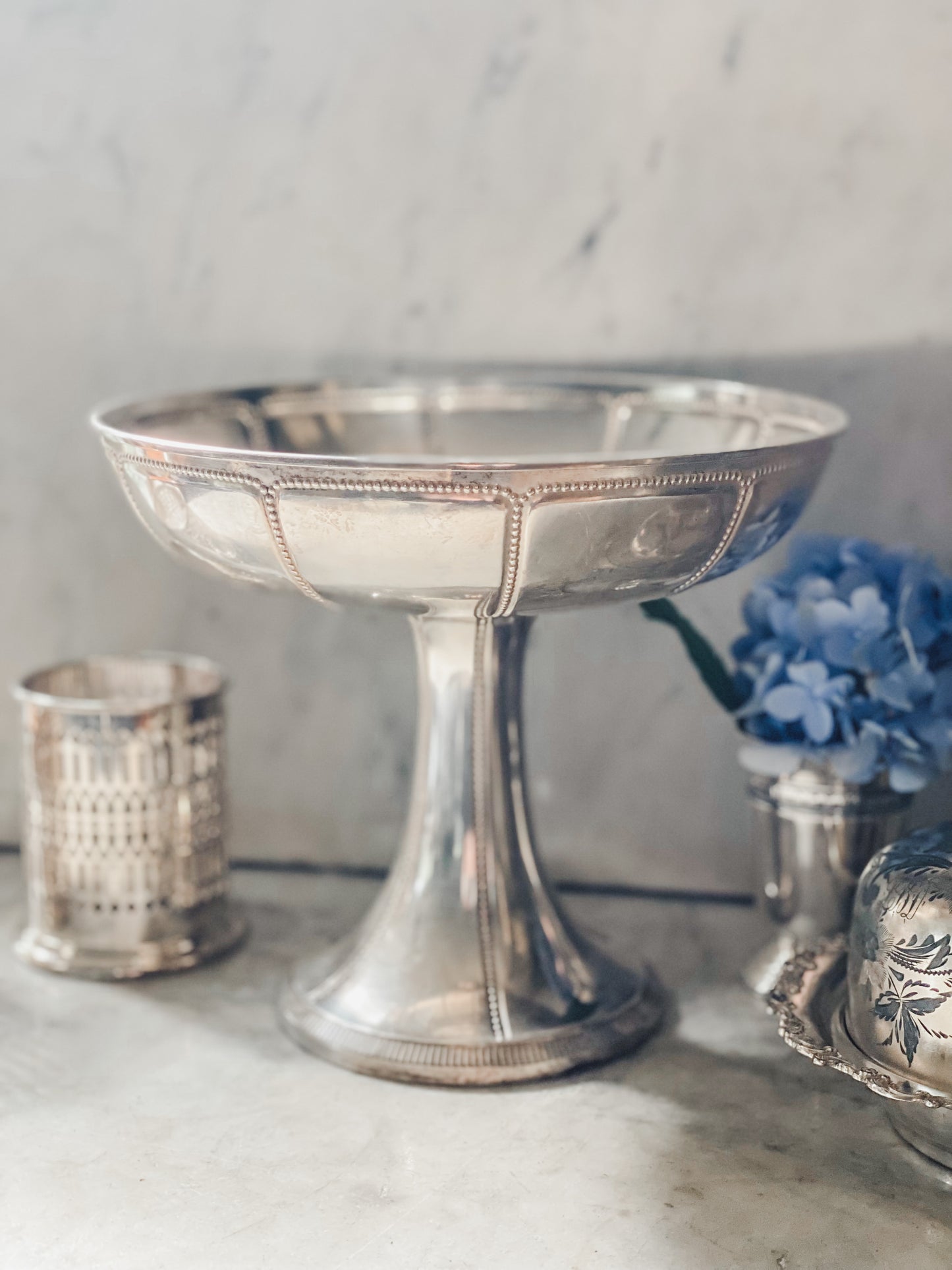 Beaded Detailed Centerpiece Pedestal