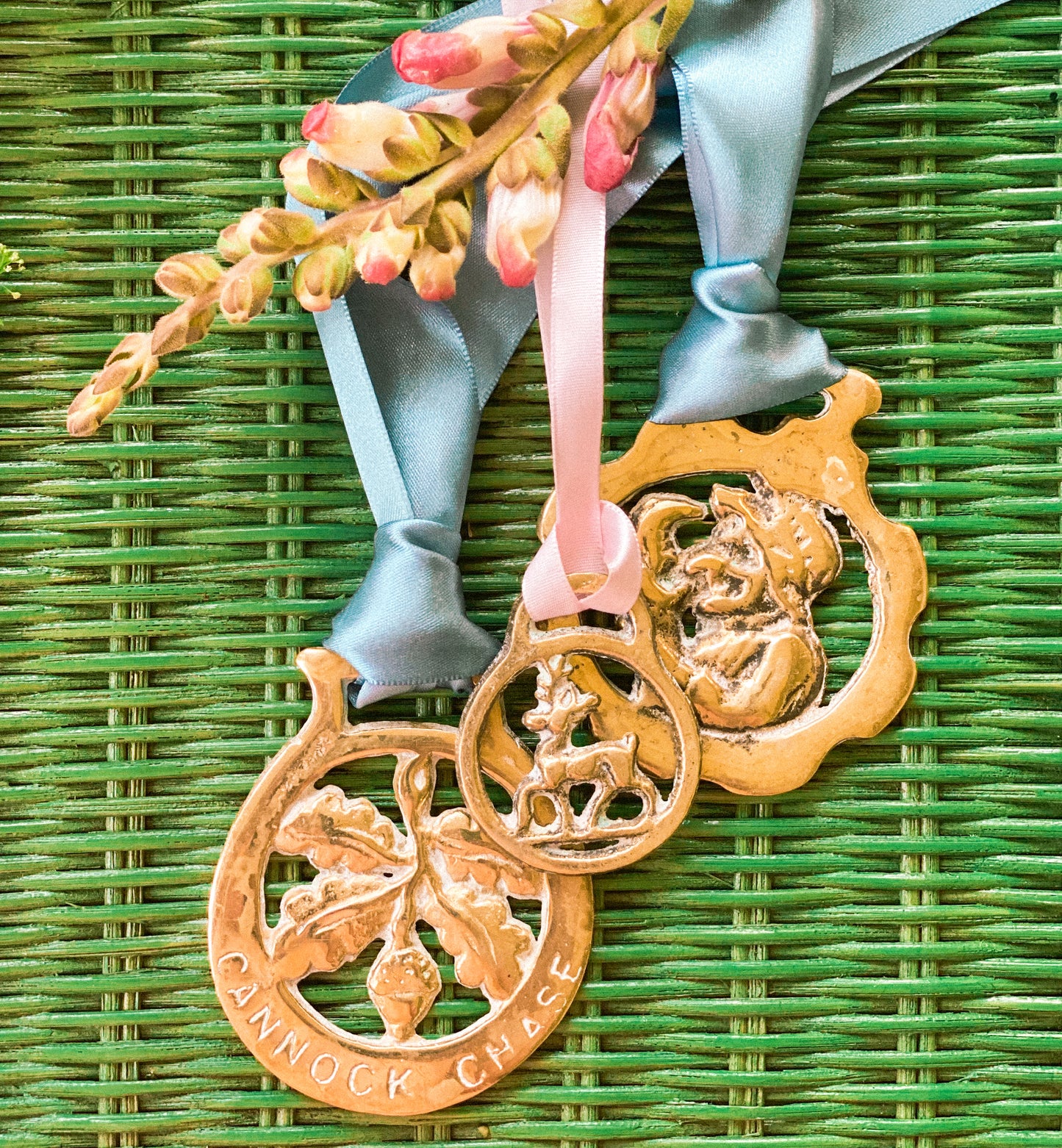 Set of 3 Horse Brass Featuring English Acorn