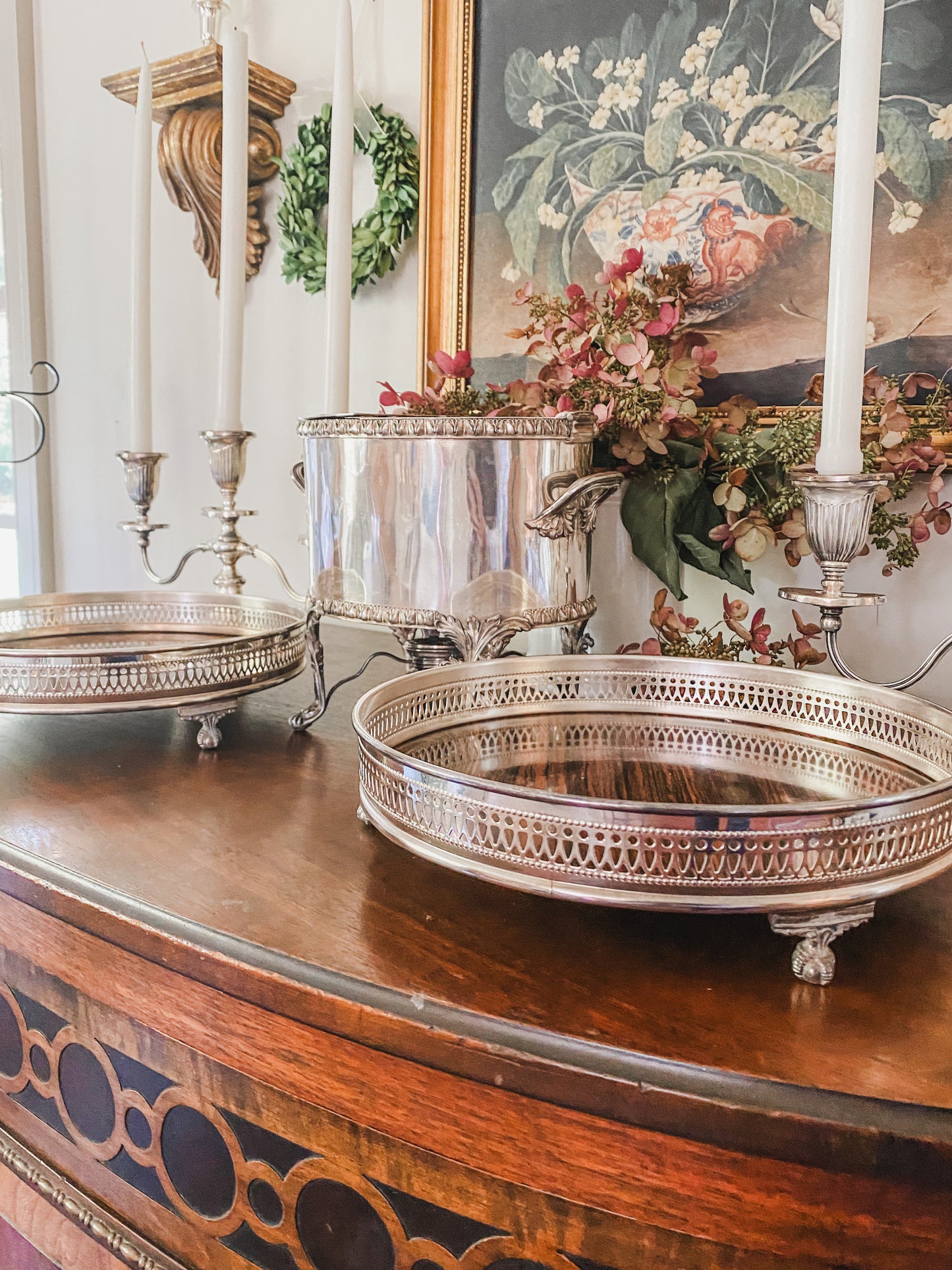 Round Gallery Tray on Claw and Ball Feet