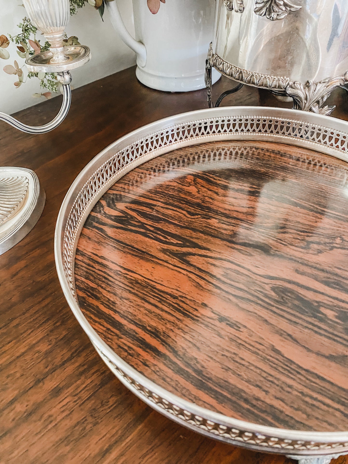 Round Gallery Tray on Claw and Ball Feet