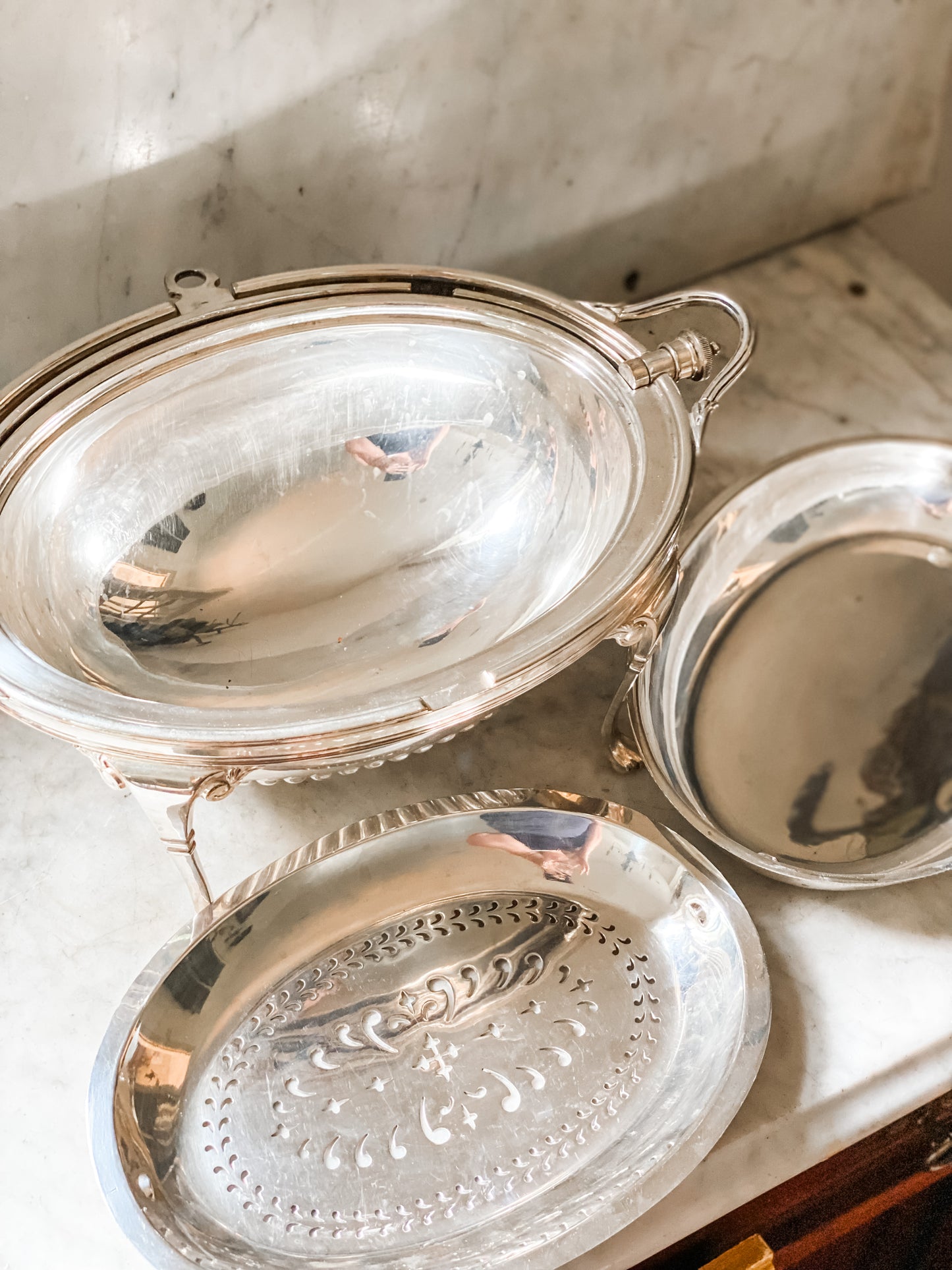 Dome Server from England by Harrison Brothers & Howson (pictured in the middle)