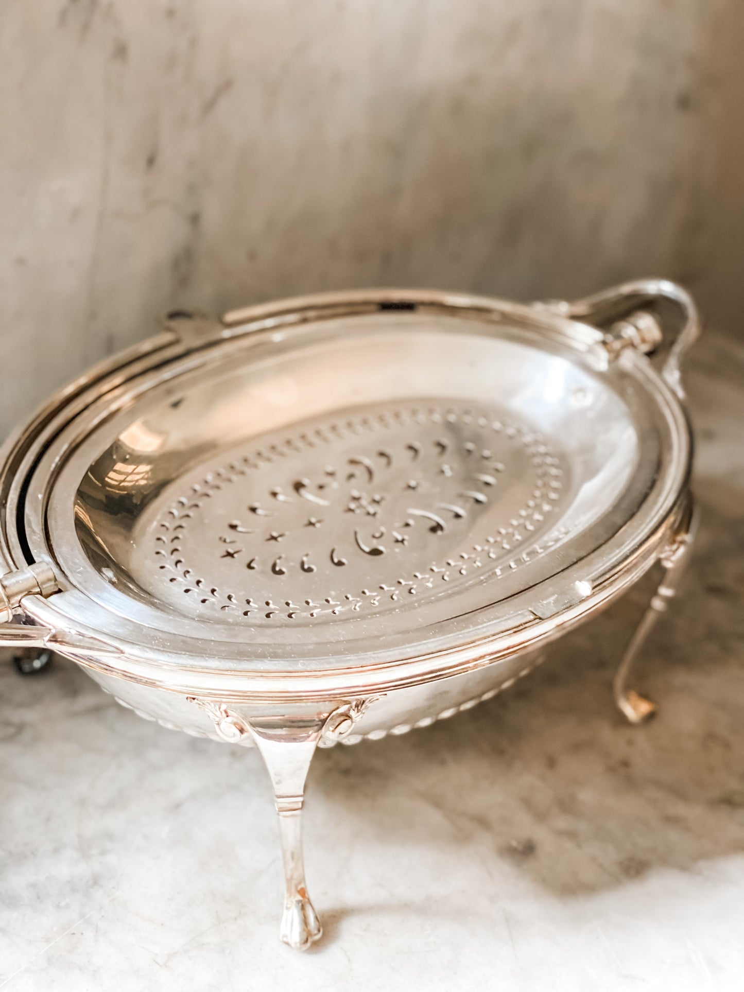 Dome Server from England by Harrison Brothers & Howson (pictured in the middle)