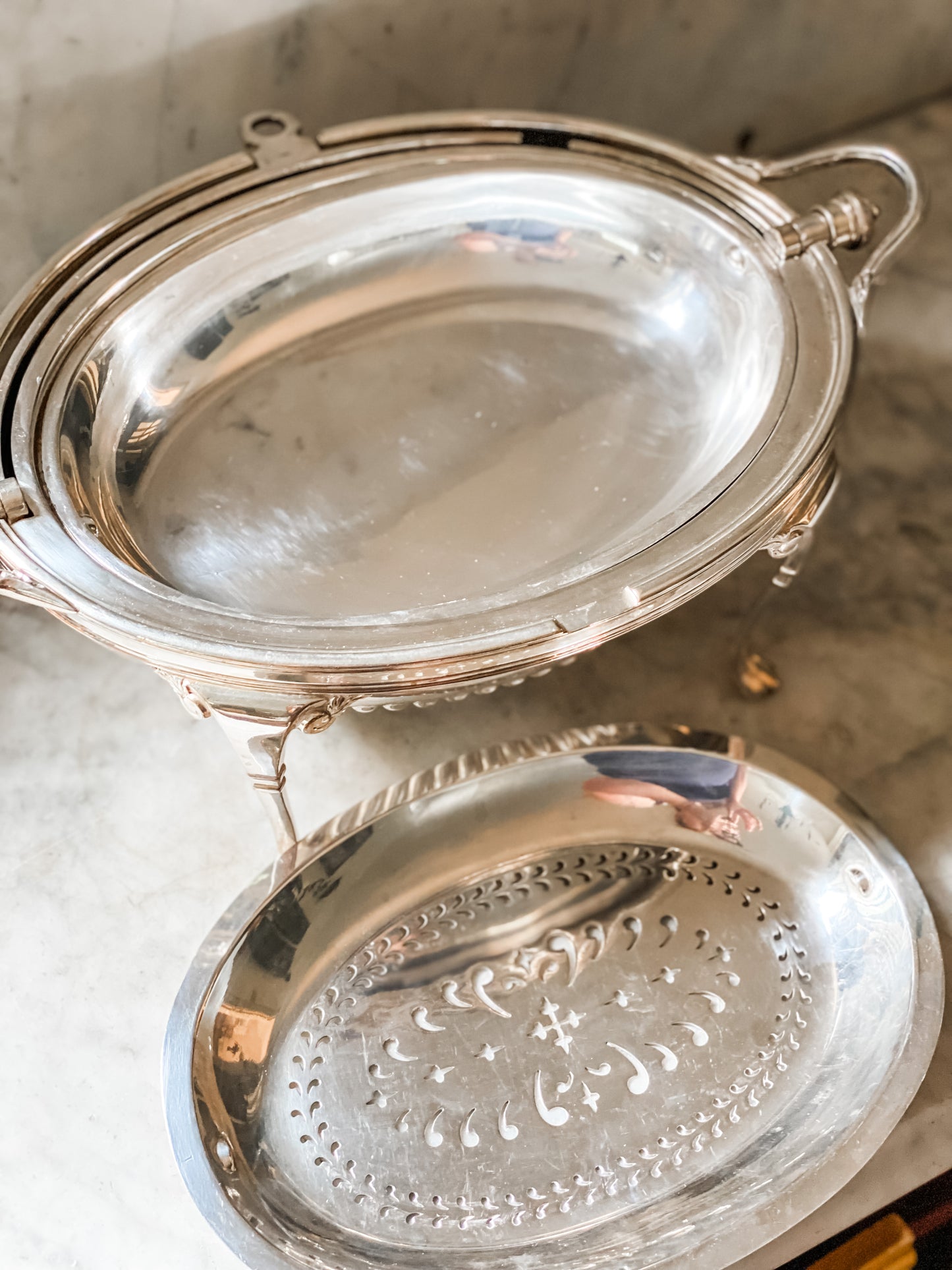 Dome Server from England by Harrison Brothers & Howson (pictured in the middle)