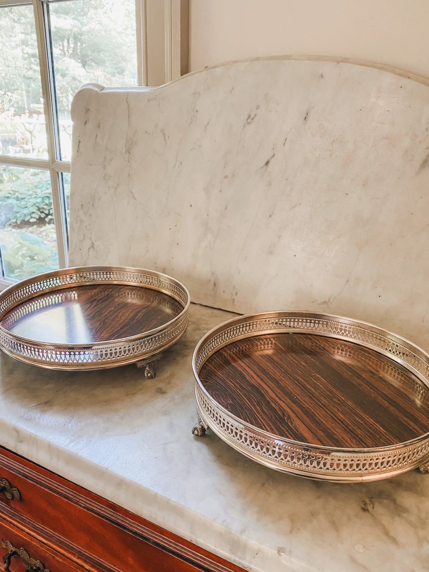 Round Gallery Tray on Claw and Ball Feet