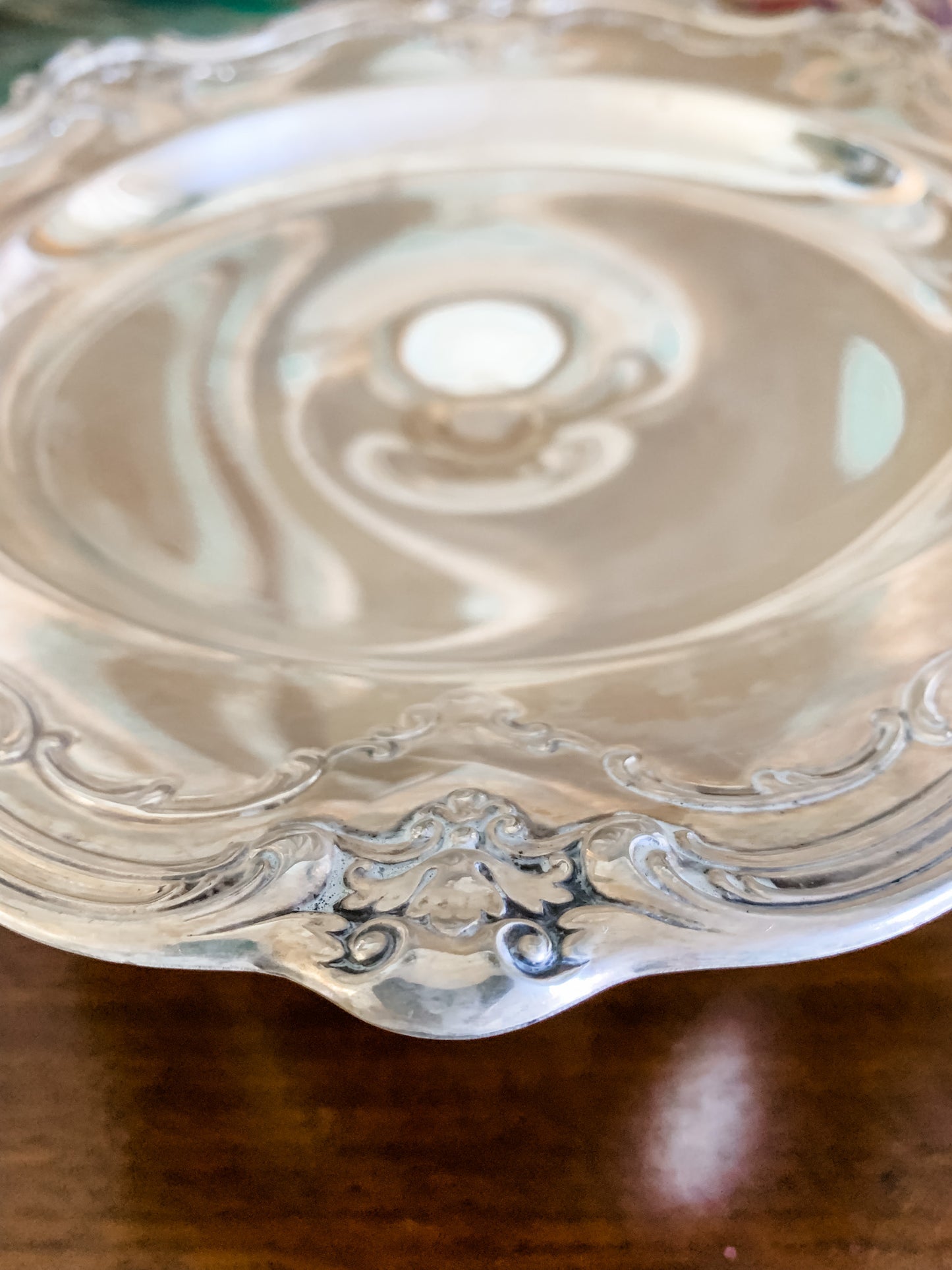 Elegant Silver Pedestal Stand