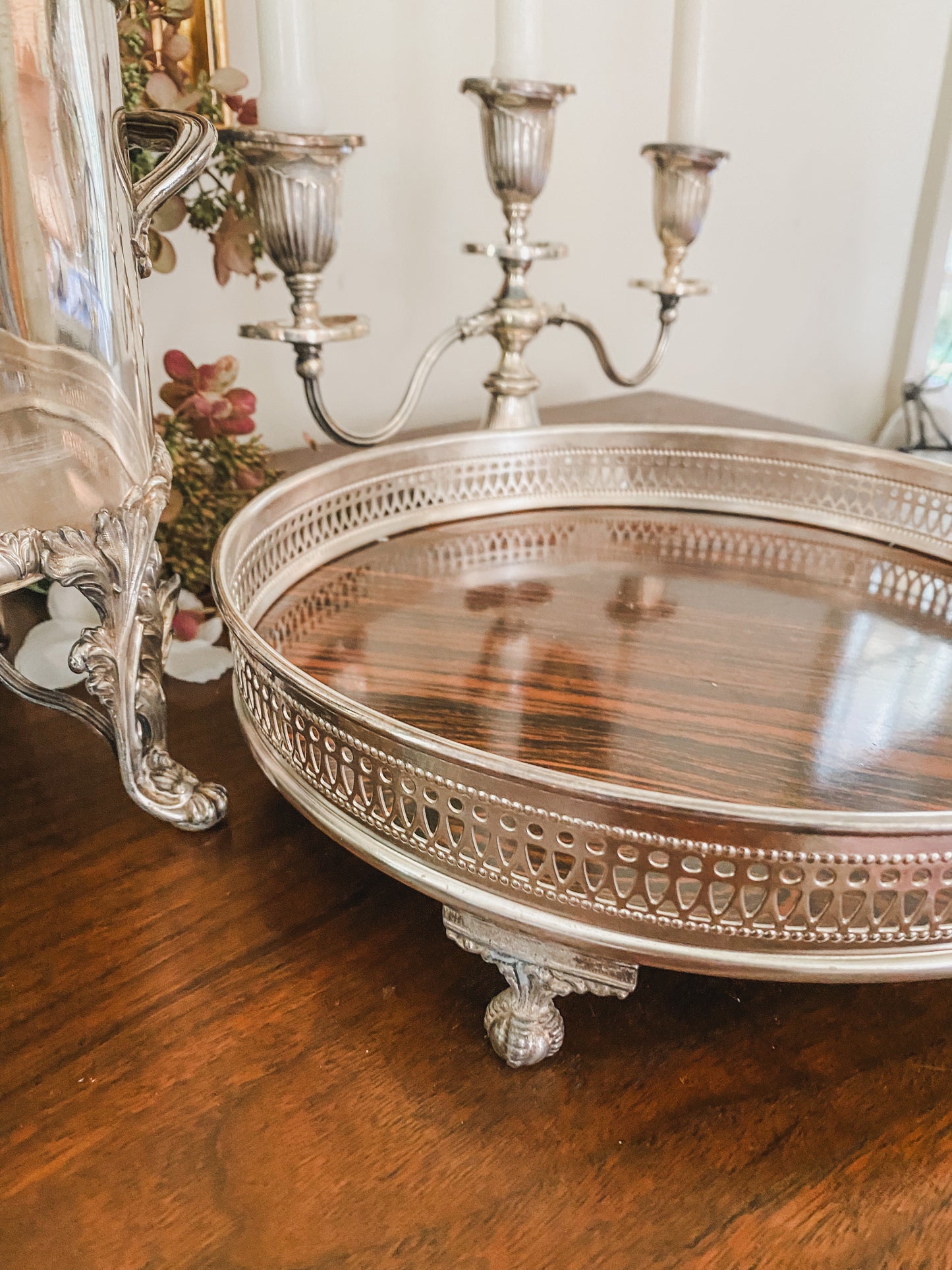 Round Gallery Tray on Claw and Ball Feet