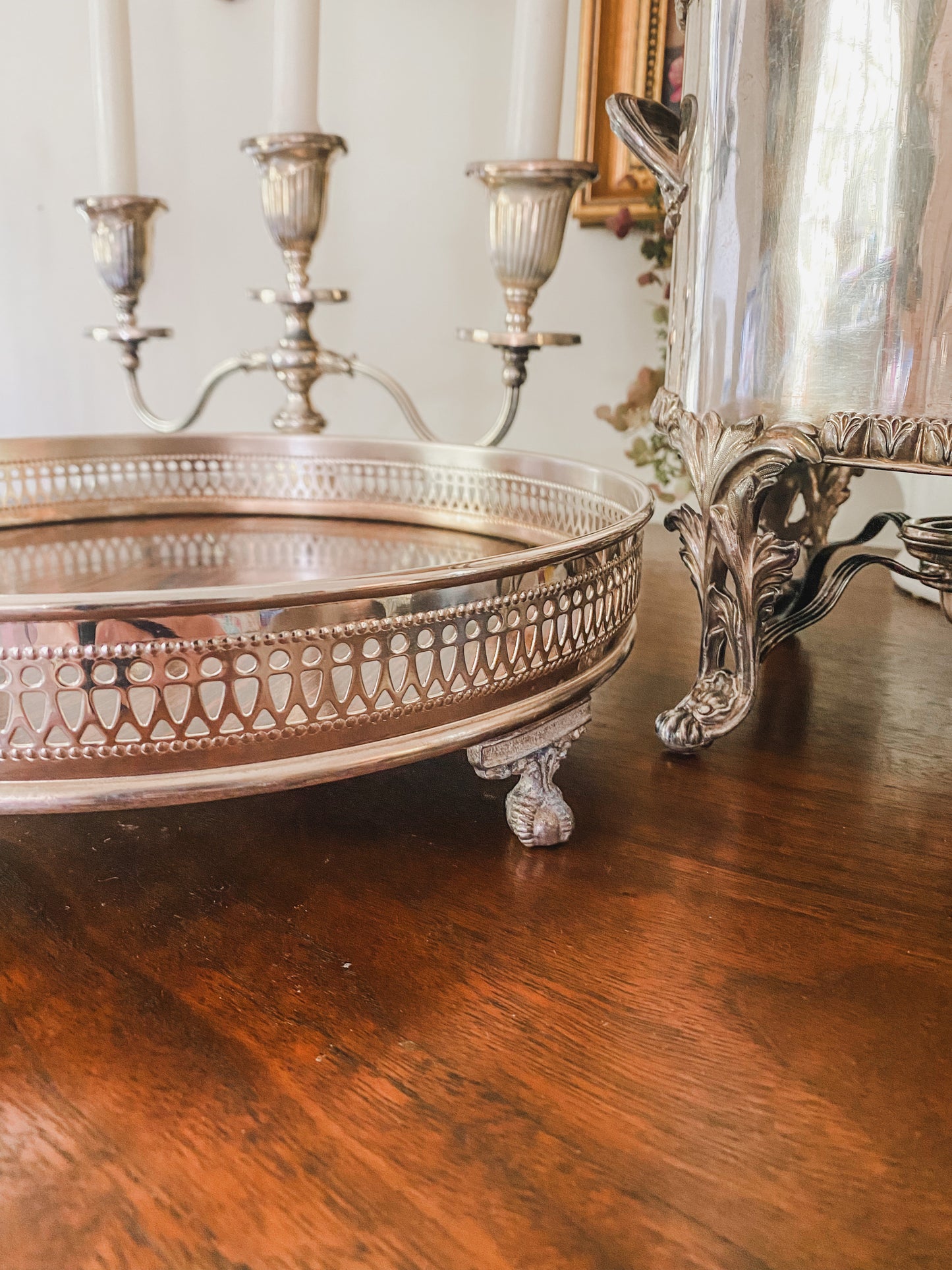 Round Gallery Tray on Claw and Ball Feet