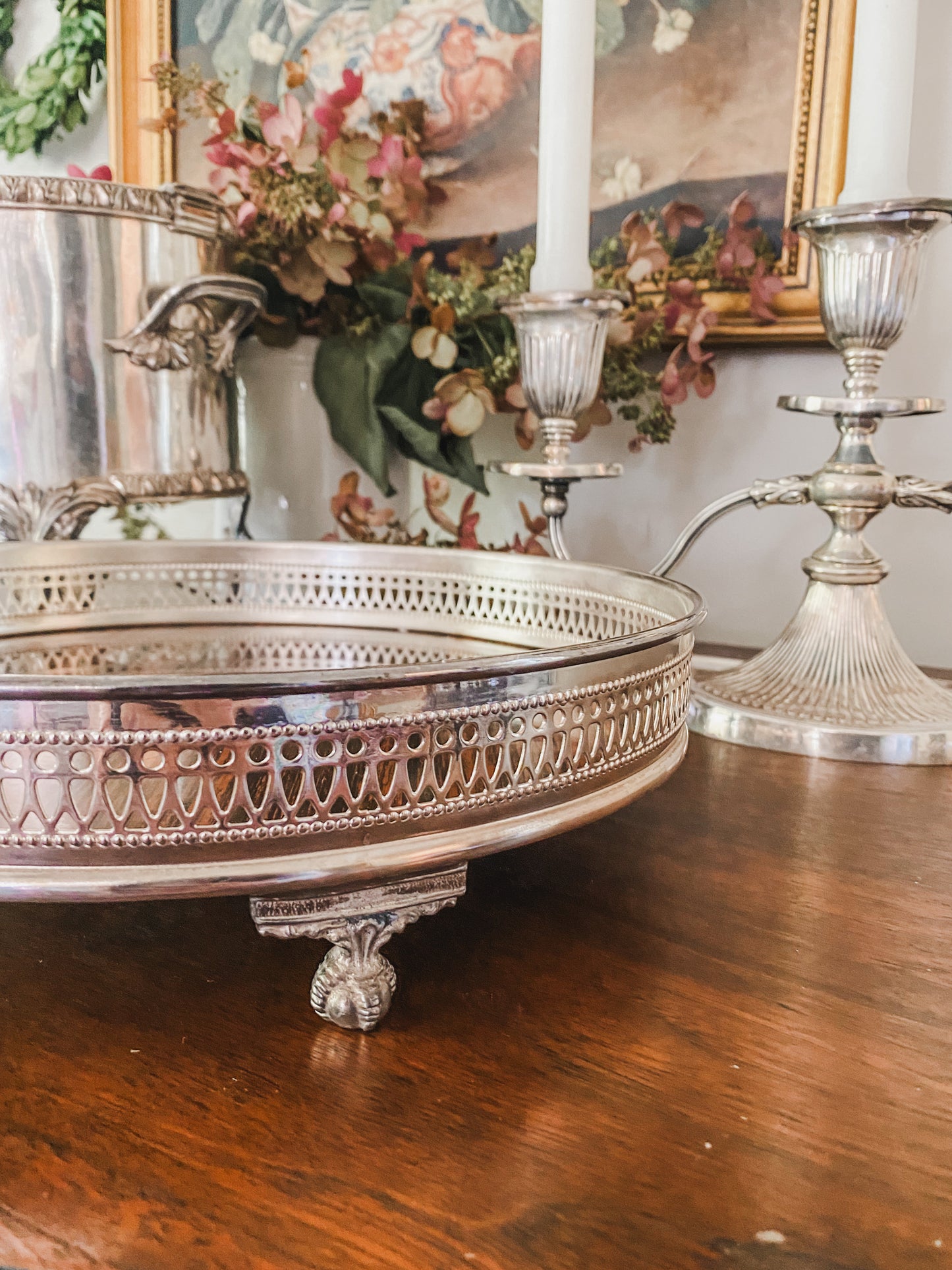 Round Gallery Tray on Claw and Ball Feet