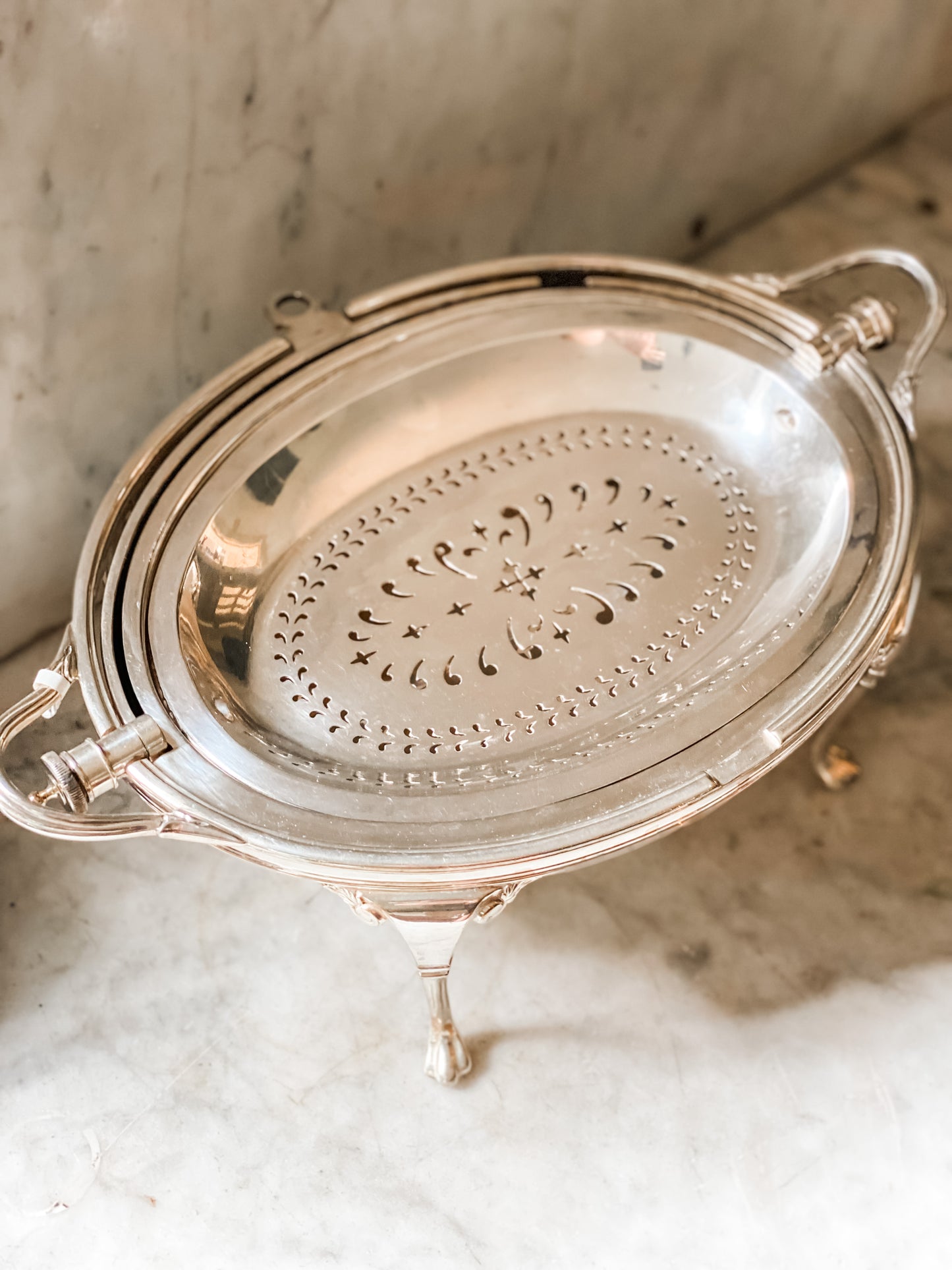 Dome Server from England by Harrison Brothers & Howson (pictured in the middle)