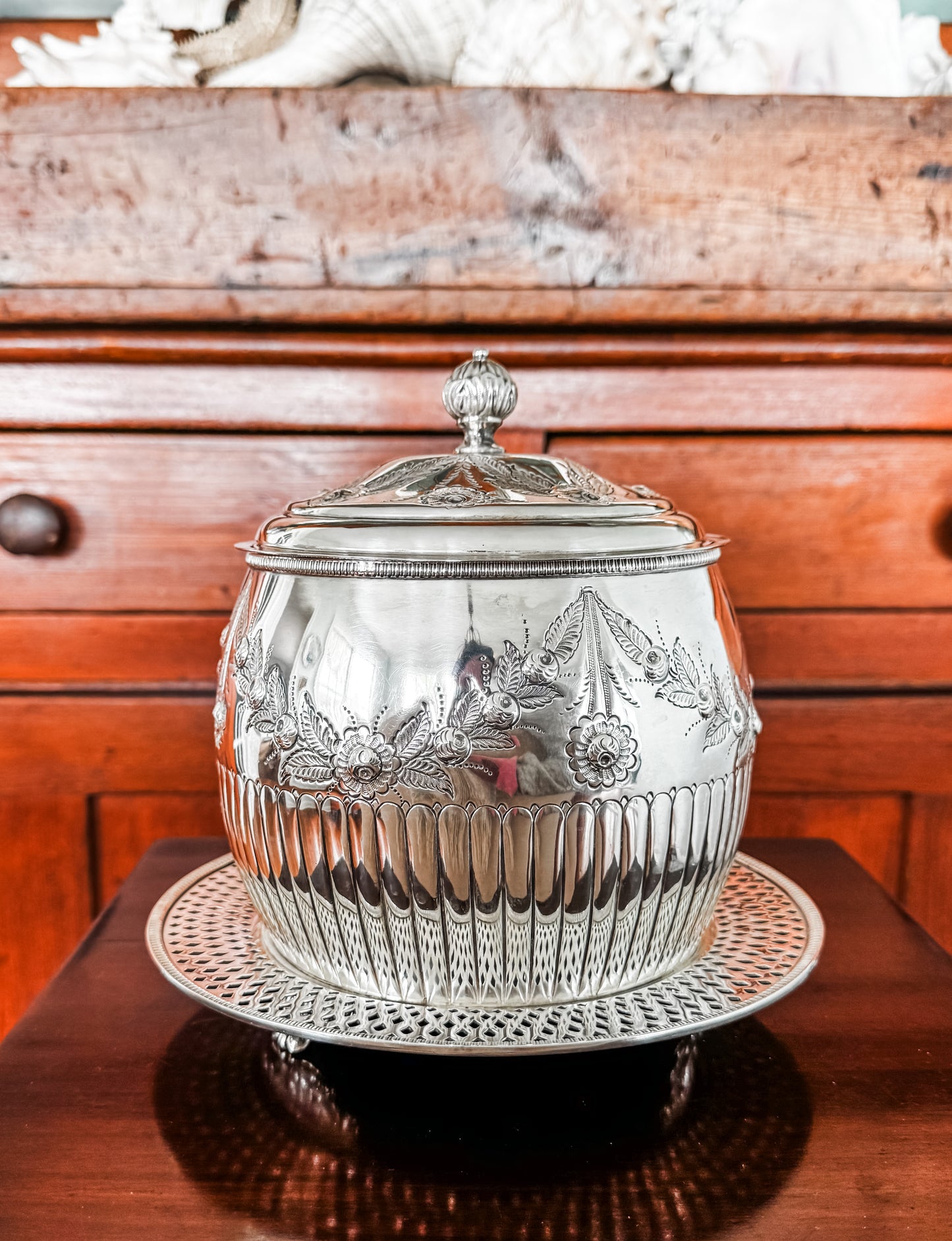 Excellent English Biscuit Barrel