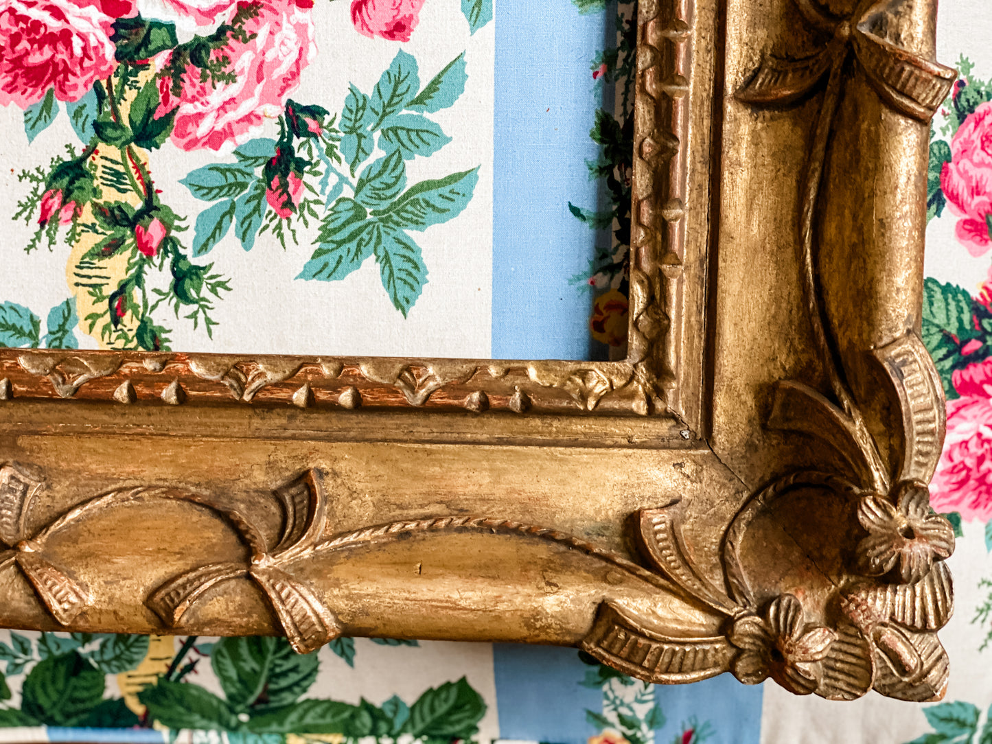 Antique Florentine Bartolozzi e Maioli, Firenze Hand-Carved Gilt Frame