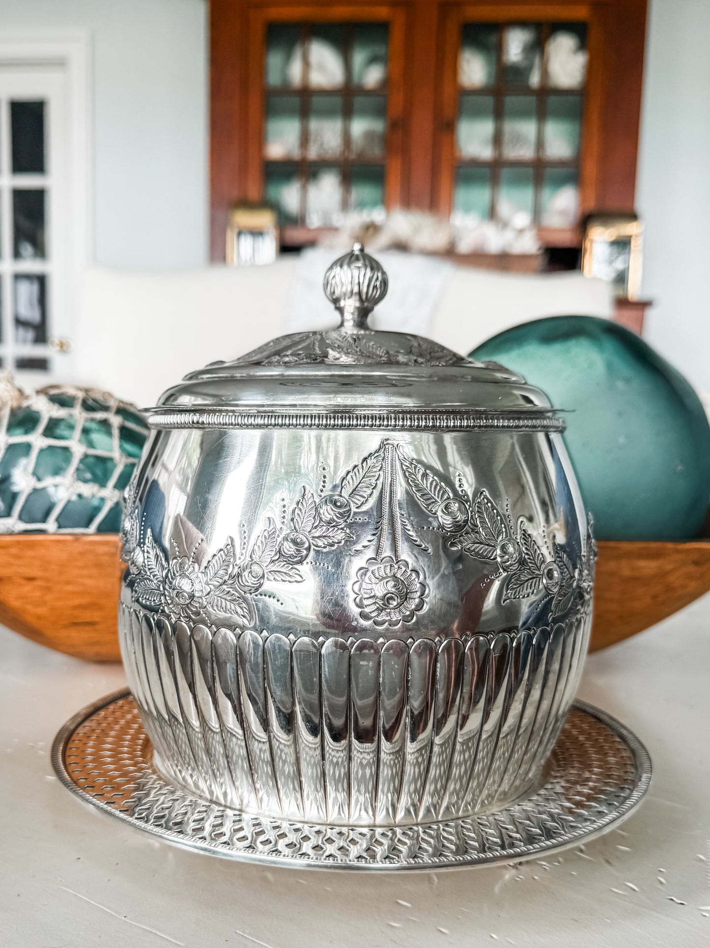 Excellent English Biscuit Barrel