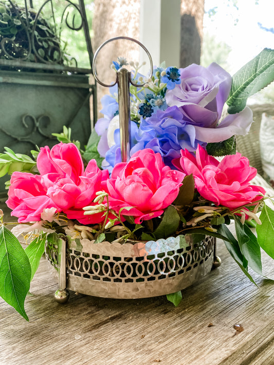 Scalloped Edge Caddy Centerpiece