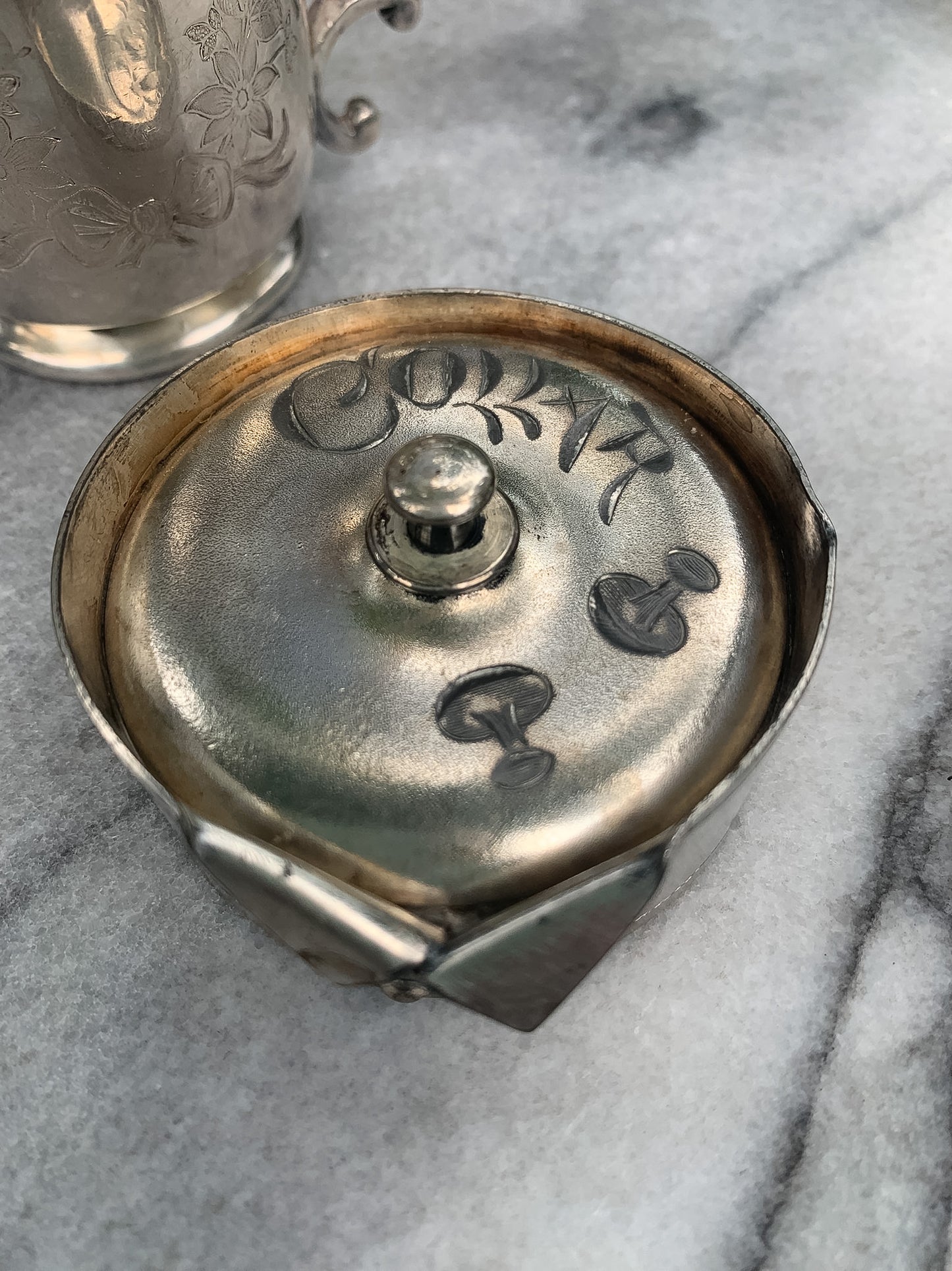 Adorable Antique Men's Collar Stays Holder