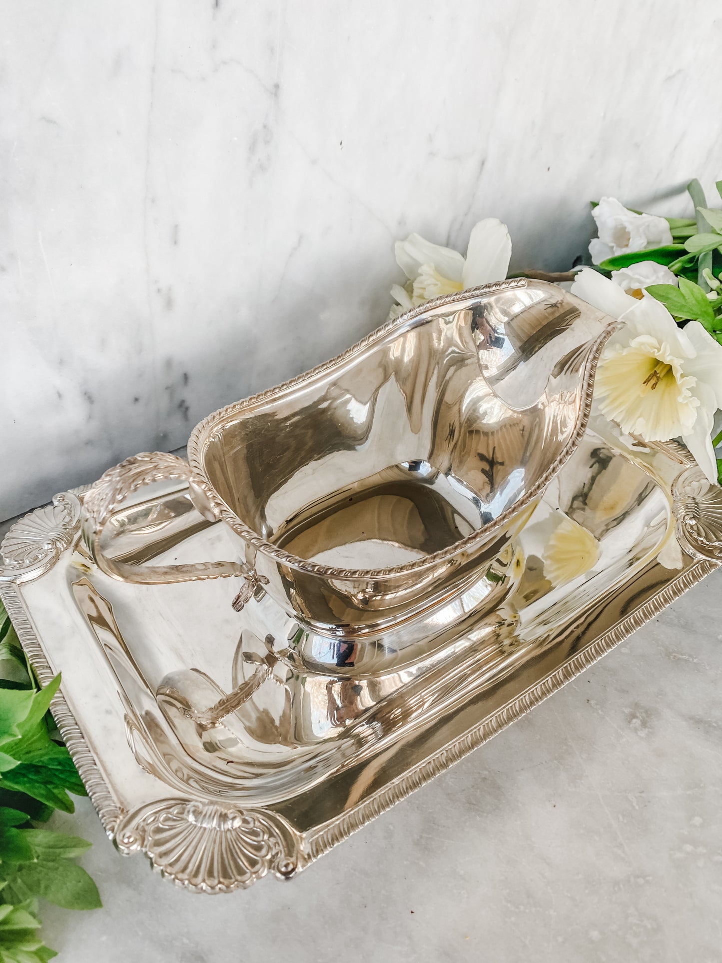 Fantastic Gravy Boat and Tray