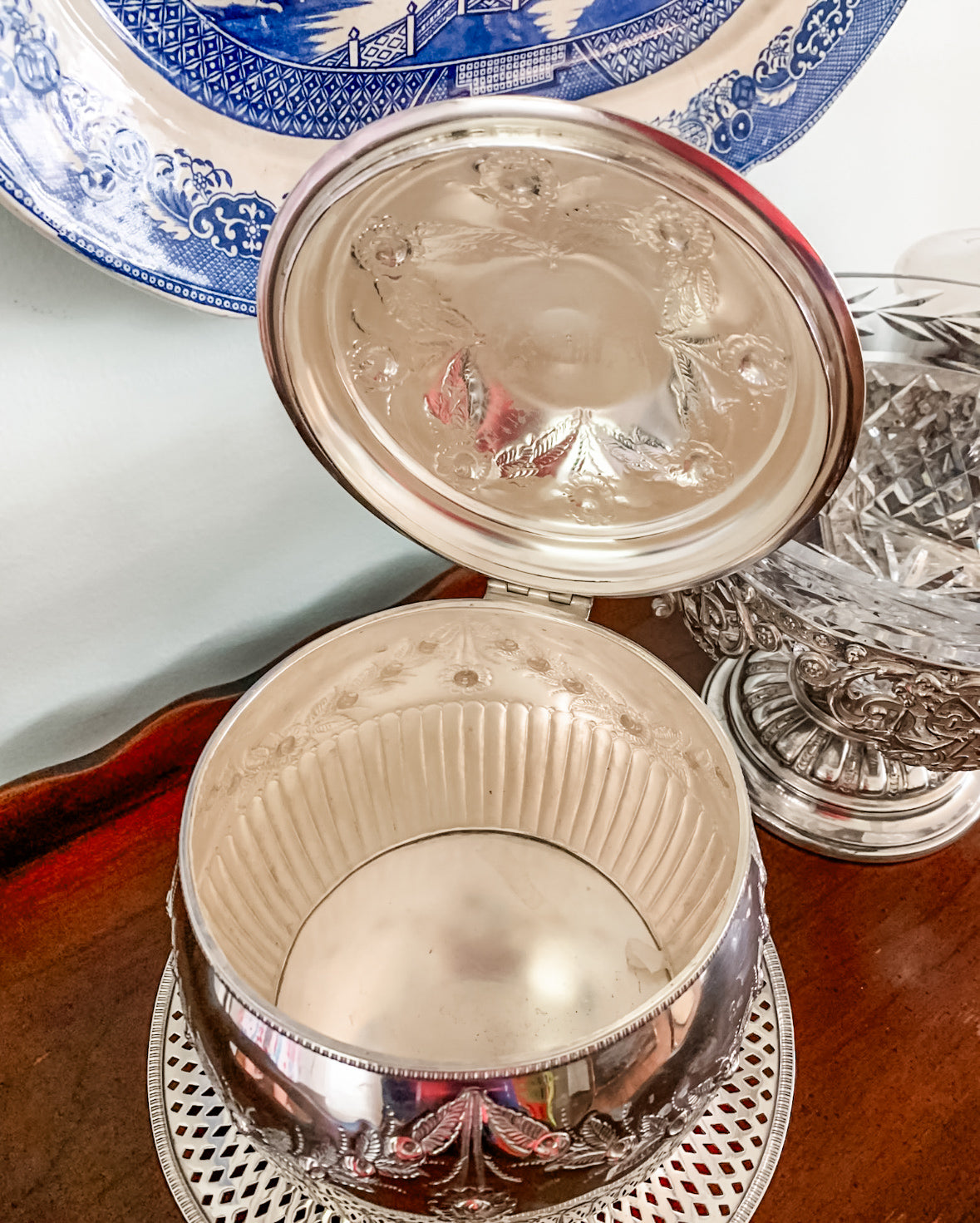 Excellent English Biscuit Barrel