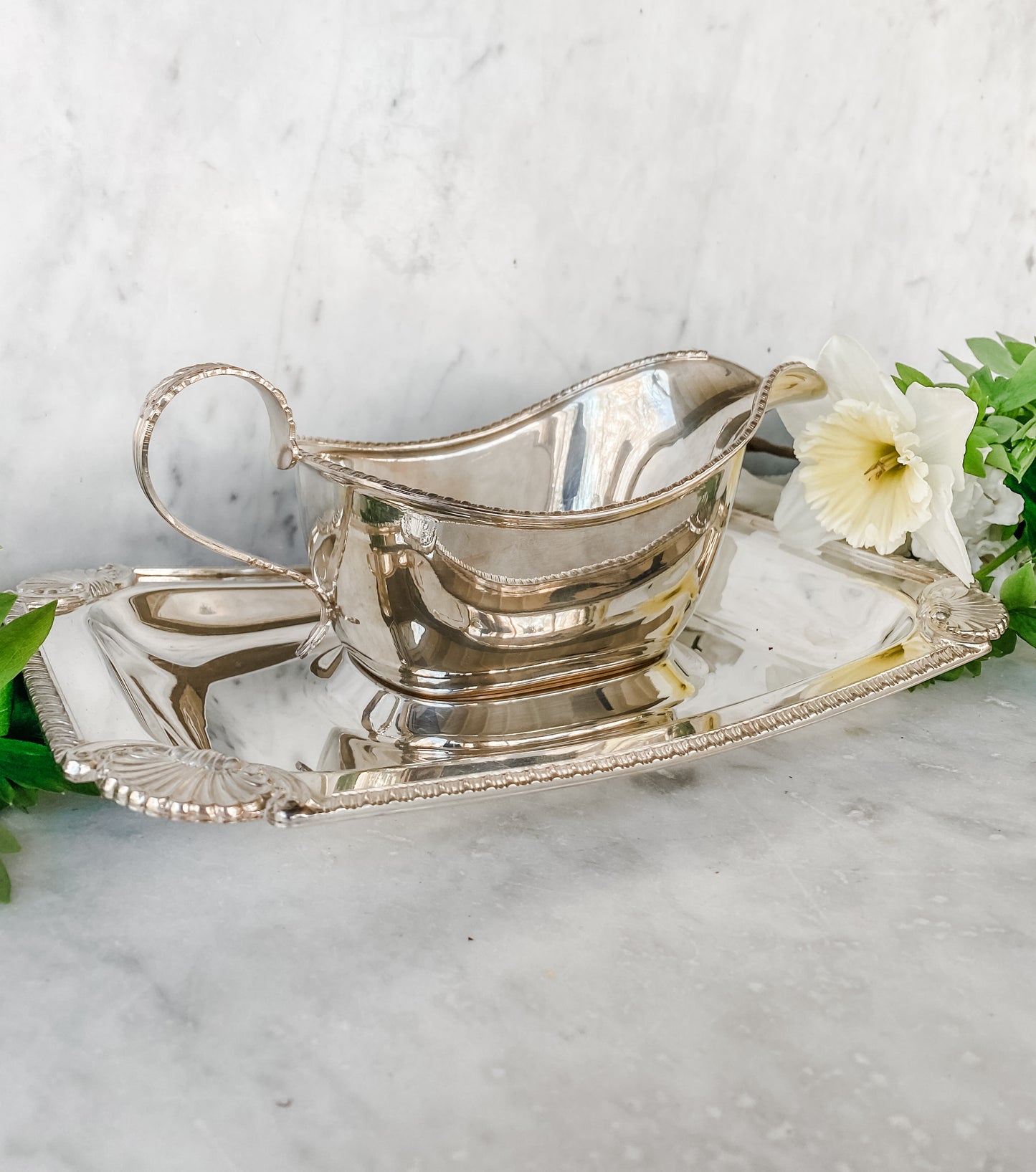 Fantastic Gravy Boat and Tray
