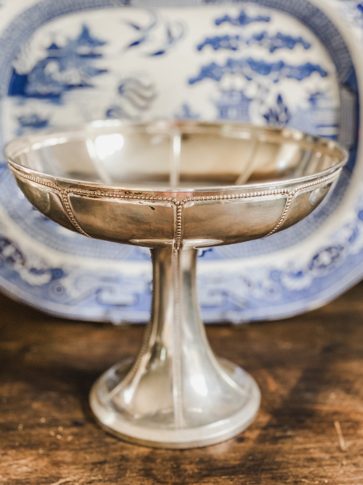 Beaded Detailed Centerpiece Pedestal